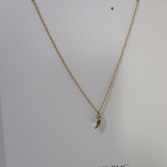 Banana Republic Delicate Horn Necklace NWT $49.99 - Picture 2 of 3